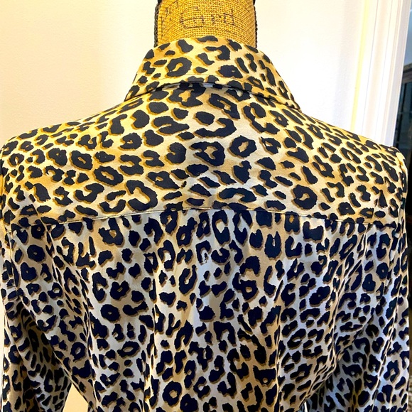 Animal print no iron Foxcroft shirt in size 6 - Picture 5 of 8